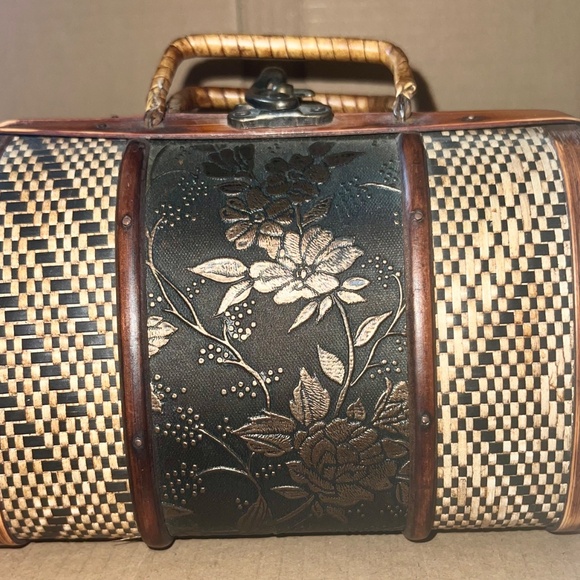 Vintage Wooden Small Purse with Metal Closure - Picture 3 of 15